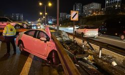 İstanbul Ataşehir'de Korkunç Kaza! Otomobil Bariyerlere Ok Gibi Saplandı!