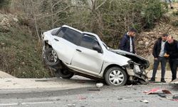 Feci Zincirleme Kaza: Tır ile İki Otomobil Çarpıştı, 1 Ölü 3 Yaralı