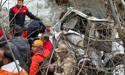 Bitlis’te Feci Kaza: Hafif Ticari Araç Dereye Uçtu! 3 Kişi Hayatını Kaybetti, Çok Sayıda Yaralı Var!