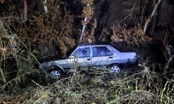 Bilecik’te Yağış Kazayı Getirdi: Bozüyük-Tavşanlı Yolunda Otomobil Devrildi!