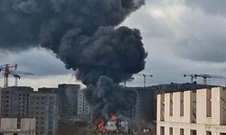 Tuzla'da Şantiye Alanında Korkutan Yangın! İşçi Konteynerleri Alev Alev: Ekipler Seferber Oldu