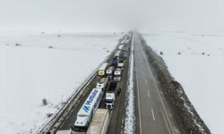 Erzurum’da "Kara Pazartesi": Aynı Yerde İkinci Zincirleme Kaza! Bu Kez Can Kaybı Var, Yol Tamamen Kapandı.