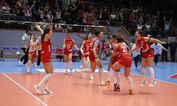 Aras Kargo, Eczacıbaşı'nı 3-2 Devirdi! İşte Tarihi Geri Dönüşün Hikayesi!