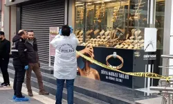 Kuyumcu Dehşeti! Maskeli Şüpheliler Kuyumcuyu Yaralayıp 1 Kilo Altınla Kayıplara Karıştı