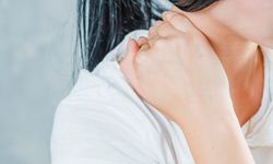 Ense Hörgücü Omurgayı Zorluyor, Ağrıyı Kalıcı Hale Getiriyor