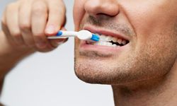 Oruçluyken Diş Fırçalamak Orucu Bozar mı? Ramazanda Diş Nasıl Fırçalanmalı?