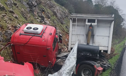 Balıkesir-Bursa Yolunda Feci Kaza: Demirkapı Rampası’nda Tır Metal Yığınına Döndü!