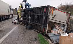 Gönen'de Feci Kaza! Yağıştan Kaygalanşan Yolda Tır Devrildi!