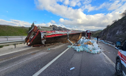 Balıkesir - İzmir Yolunda Tır Devrildi: Trafik Tamamen Kapandı!