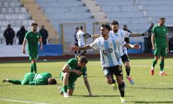 Erzurum'da Gol Yağmuru! Erzurumspor FK, Serik Spor'u 4-0 Mağlup Etti