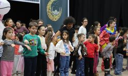 Gönen’de Çocukların Ramazan Neşesi! Aşuk ile Maşuk Sahne Aldı, Gülez Konferans Salonu Kahkahalarla Çınladı.