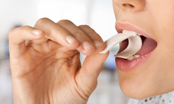 Sakız Çiğnemek Orucu Bozar mı? Şekersiz Sakız ve Nikotin Sakızı Orucu Bozuyor mu?