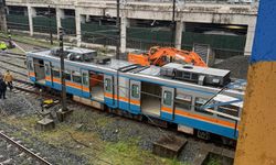 Son Dakika! İstanbul'da Metro Raydan Çıktı! Esenler'de Can Pazarı: Yolcular Tünellerden Tahliye Ediliyor!