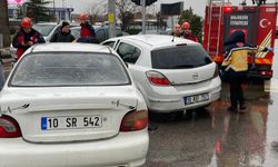 Balıkesir’de Tren Garı Önünde Feci Trafik Kazası! Yaralılar Var!
