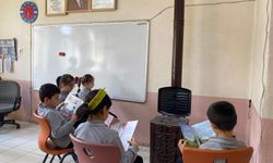 Sobanın Başında Ders, Yürekte Büyük Hayaller! Balıkesir'deki Bu Küçük Okul Görenleri Duygulandırıyor...