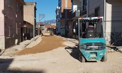 Edremit Belediyesi Tuzcumurat Mahallesi'nde Yol Yapıyor