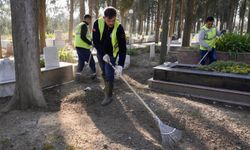 Burhaniye’de Bayram Öncesi Büyük Temizlik: 51 Mezarlık Alanı Ziyarete Hazırlanıyor