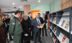 Vali Ustaoğlu Öğrencilerle Buluştu: Balıkesir’de Kütüphane Haftası Renkli Görüntülerle Başladı