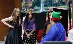 Bandırma’da Miniklere Tiyatro Sürprizi: "Ay Işığı Adası" Sahne Aldı!