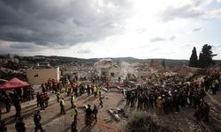 İran Füzeleri İsrail'i Vurdu: 8 Ölü, Onlarca Yaralı! Enkaz Altından Helikopterlerle Tahliye Ediliyorlar!