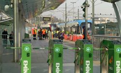 İstanbul Eminönü’nde Ortalık Karıştı! Tramvaylar Çarpıştı, Yolcular Tahliye Edildi: İşte T1 Hattında Son Durum