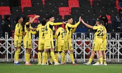 Gaziantep'te Kaos, Sahada Şov! Işıklar Söndü, Fenerbahçe Çeyrek Final Biletini 4 Golle Kaptı!