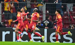 Galatasaray Şampiyonlar Ligi'nde Fırtına Gibi Esiyor! Liverpool Karşısında İlk Yarıyı Önde Kapattı!