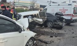 Bandırma-Bursa Karayolunda Can Pazarı! 4 Araç Birbirine Girdi, 1 Ölü!