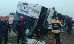 Adana Kozan'da Feci Otobüs Kazası! Yolcu Otobüsü Devrildi: Ölü ve Çok Sayıda Yaralı Var