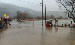 Ödemiş’te Sağanak Alarmı: Gölcük Gölü Taştı, Yollar Su Altında Kaldı