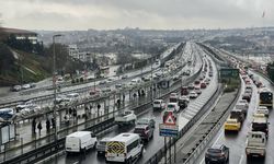 İstanbul'da Yağmur ve Pazartesi Yoğunluğu: Trafik Yüzde 80’e Dayandı