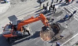 Diyarbakır-Silvan yolunda korkutan çökme! Seyrantepe mevkisinde trafik tek şeride düştü