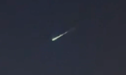 Meteor mu? Füze mi? Türkiye'nin Üzerinden Geçen O Gizemli Işık Neydi? Uşak ve Çevre İllerde Yeşil Ateş Topu Heyecanı!