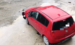 Balıkesir'de Sabah Kabusu! Akıncılar Mahallesi'nde Otomobil Dereye Uçtu