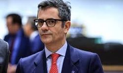 Sosyal Medya Bu Benzerliği Konuşuyor: Bakan Felix Bolanos'tan Yusuf Dikeç'e Esprili Gönderme!