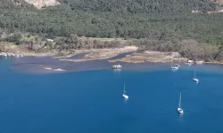 Marmaris'te Deniz Çekildi: Tekneler Karaya Oturdu, Kum Adacıkları Oluştu