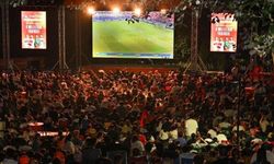 Burhaniye’de "Milli Maç Heyecanı" Meydanlara Taşıyor! A Milli Takım’ın Kader Maçı Dev Ekranlarda!
