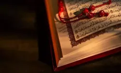 Tesbih Namazı Nasıl Kılınır? Adım Adım Tesbih Namazı Kılınışı Rehberi: Kaç Rekat, Hangi Dualar Okunur?