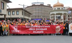 Balıkesir'de LÖSEV'den Farkındalık Yürüyüşü! "Önce Çocuklar" Diyerek Yürüdüler...