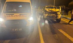 Balıkesir Edremit'te Can Pazarı! Araç Çamlıbel Kavşağında Kaza Yaptı: İtfaiye Ekipleri Zamanla Yarıştı!