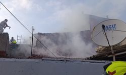 Balıkesir Altıeylül'de Korkutan Yangın! Gümüşçeşme Mahallesi'nde Müstakil Evin Çatısı Alevlere Teslim Oldu