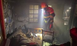 Kepsut Saray Sokak'ta Korkutan Yangın! 2 Katlı Binayı Alevler Sardı, Ekipler Seferber Oldu!