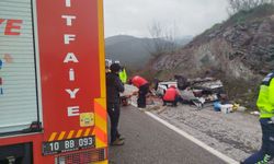 Dursunbey'de Korkutan Kaza! Ters Dönene Araçta Bir Yolcu Sıkıştı: İtfaiyeden Kritik Müdahale