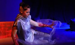 Ayvalık’ta Dünya Tiyatro Günü’nde “Müdahil”e Yoğun İlgi