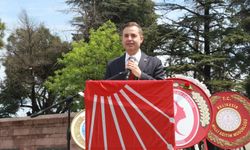 Ahmet Akın'dan CHP'lilere: Yol arkadaşlarınıza sahip çıkın, yanlış yapmayın!