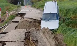 Osmaniye'de Sağanak Dehşeti: Kadirli'de Köy Yolu Çöktü, Ulaşım Kesildi!
