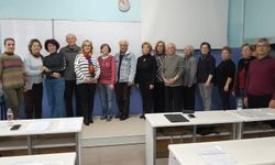 EMEKLİLER SAHNEDE HARİKALAR YARATTI.. BALIKESİR'DE TİYATRODA BİR İLK