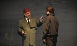 Dursunbey’de Anlamlı Gece: Ahmet Yenilmez’in "Firavunla Yüz Yüze" Oyunu Mest Etti