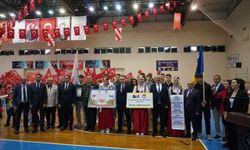 Edremit’te 23 Nisan Kutlamaları: Mithat Fethi Büyükdalgıç İlkokulu’ndan Görkemli Program