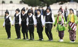 Burhaniye’de 23 Nisan’ın 106. Yılı Coşkuyla Kutlandı: 8 Eylül Stadı’nda Görkemli Tören